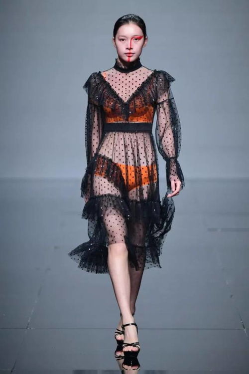 深圳原創(chuàng)設計時裝周 勒芙 彭2018春夏系列服裝發(fā)布秀